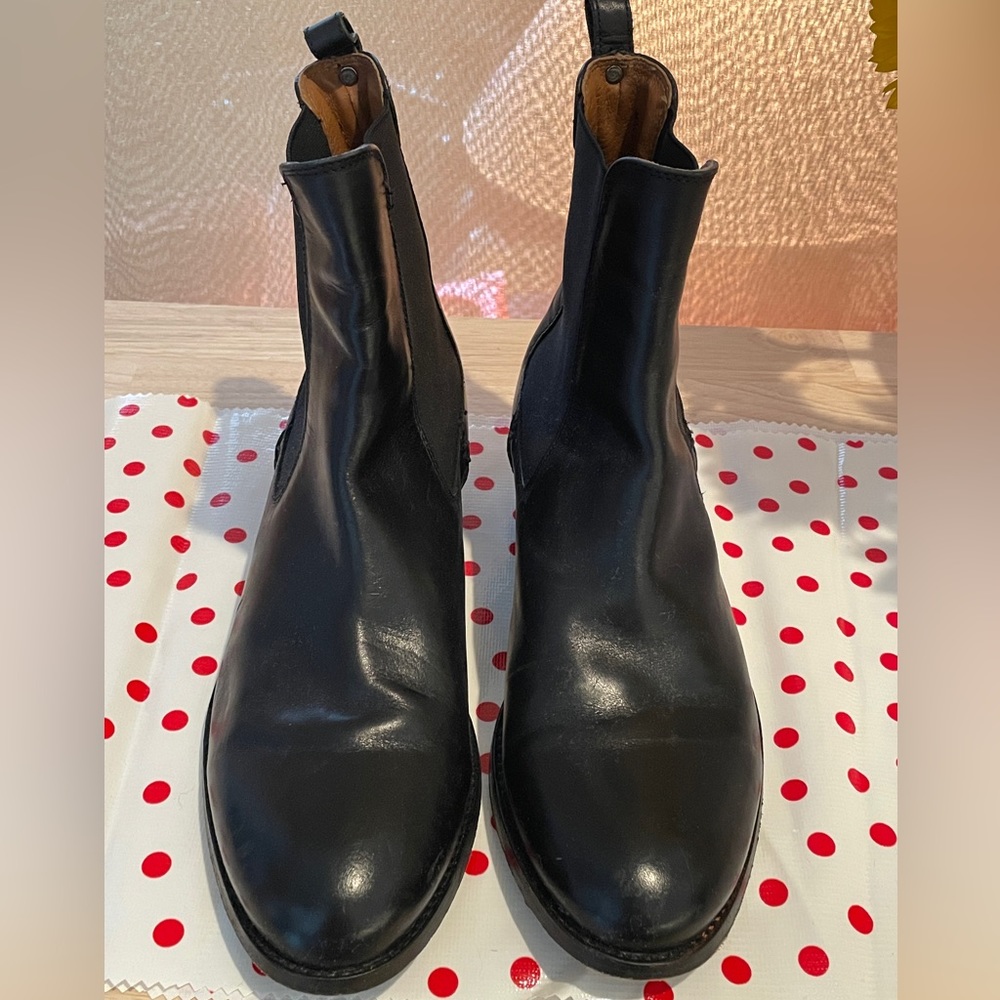Frye Chelsea Boots 9 1/2 B leather